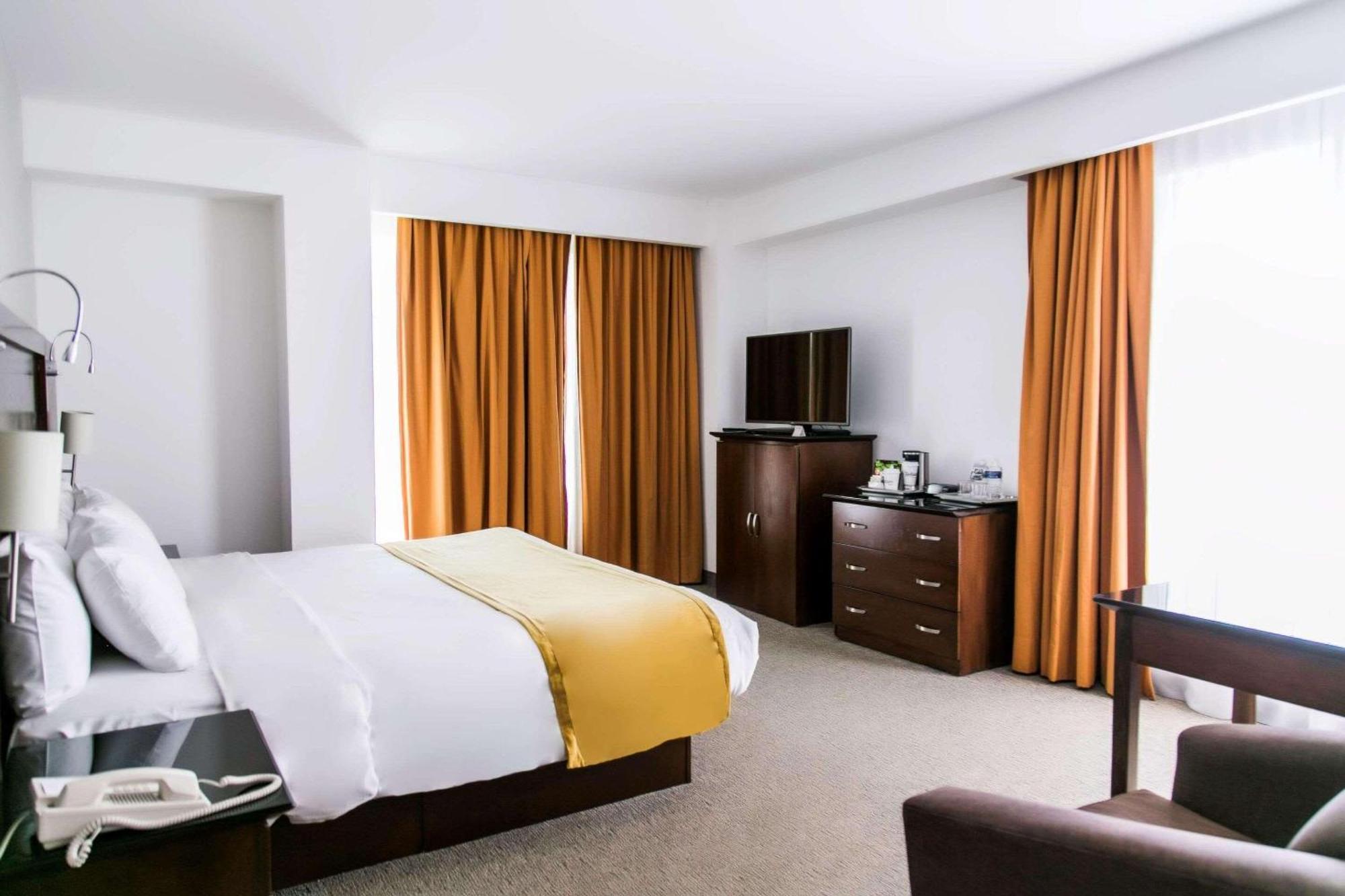 Radisson Poliforum Plaza Hotel León Exteriér fotografie